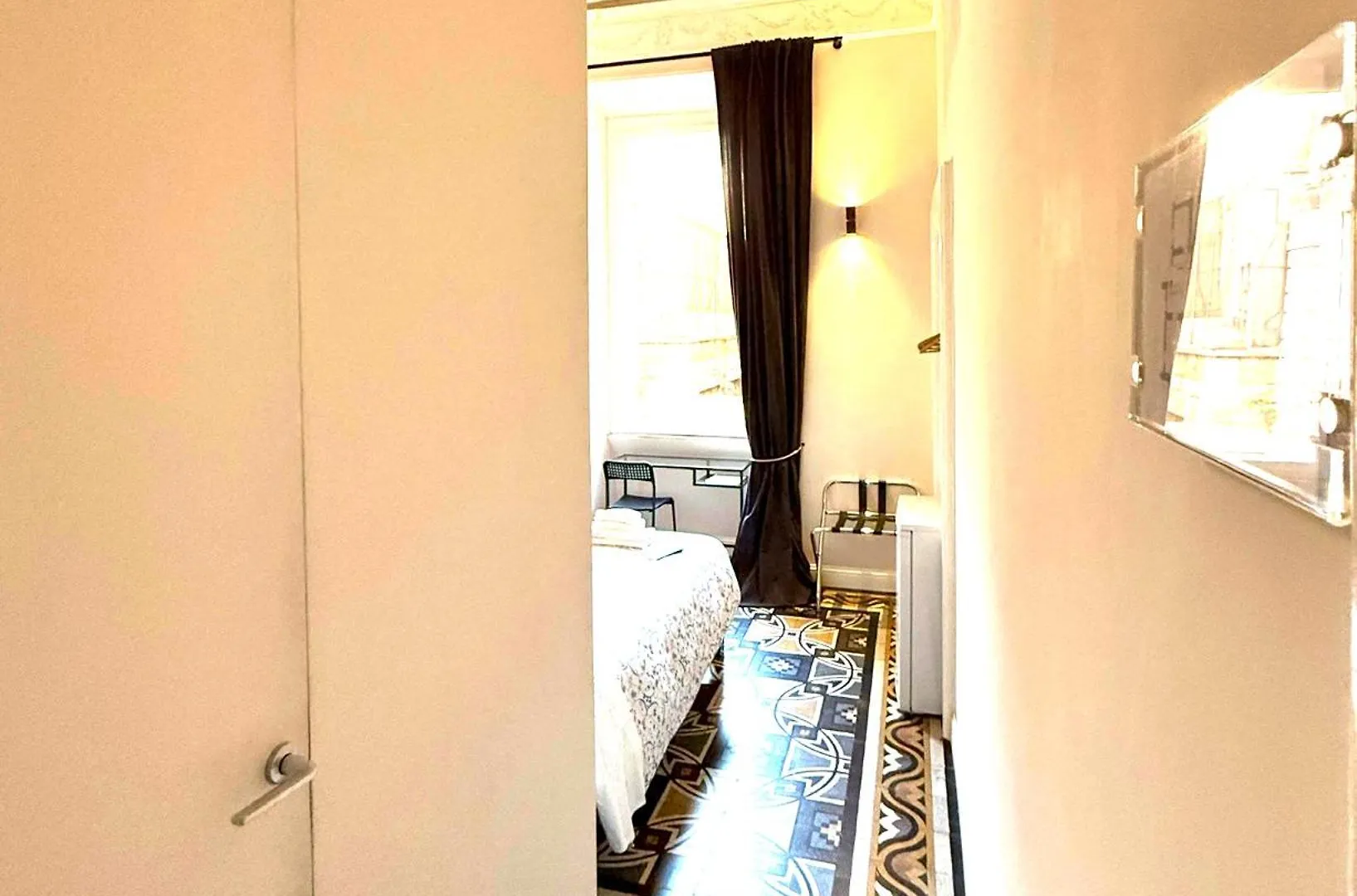 Room Roma Nazionale 0*,