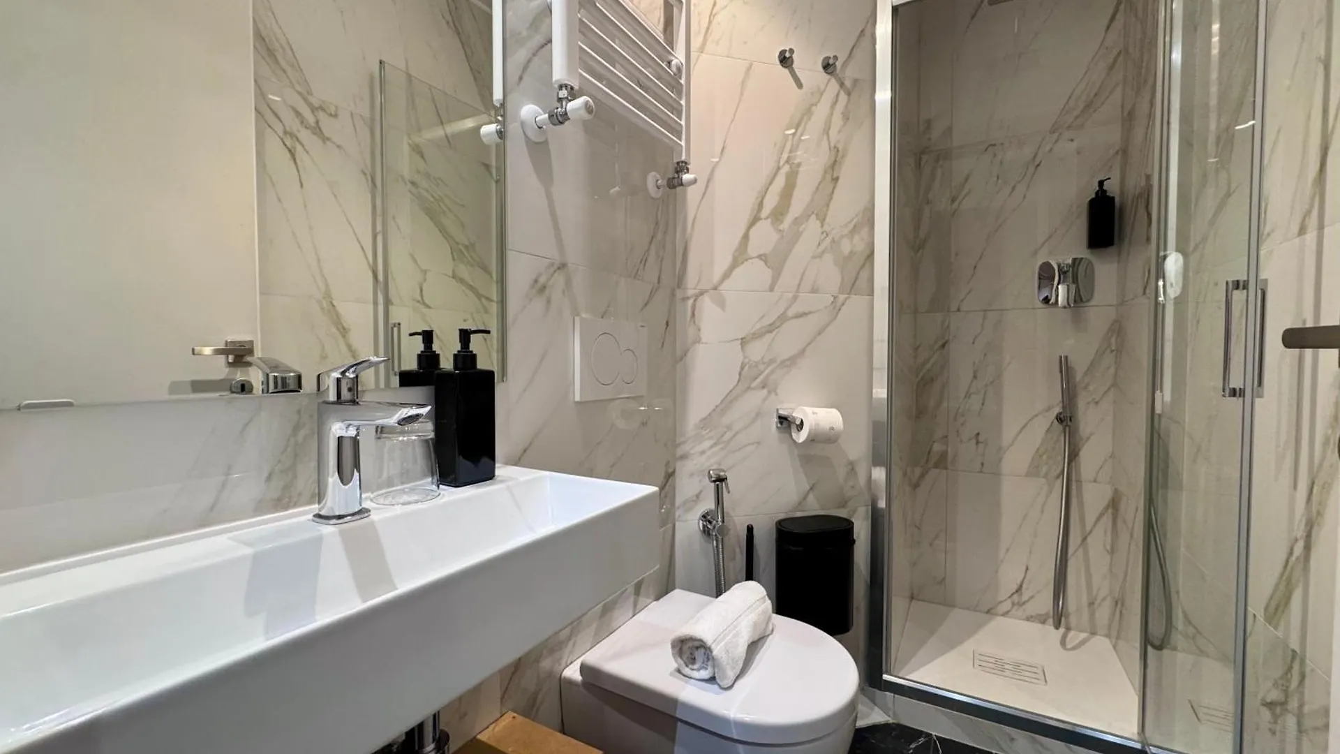 Room Roma Nazionale 0*, Řím Itálie