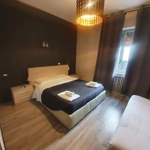 Sira House 2*, Milán Italia