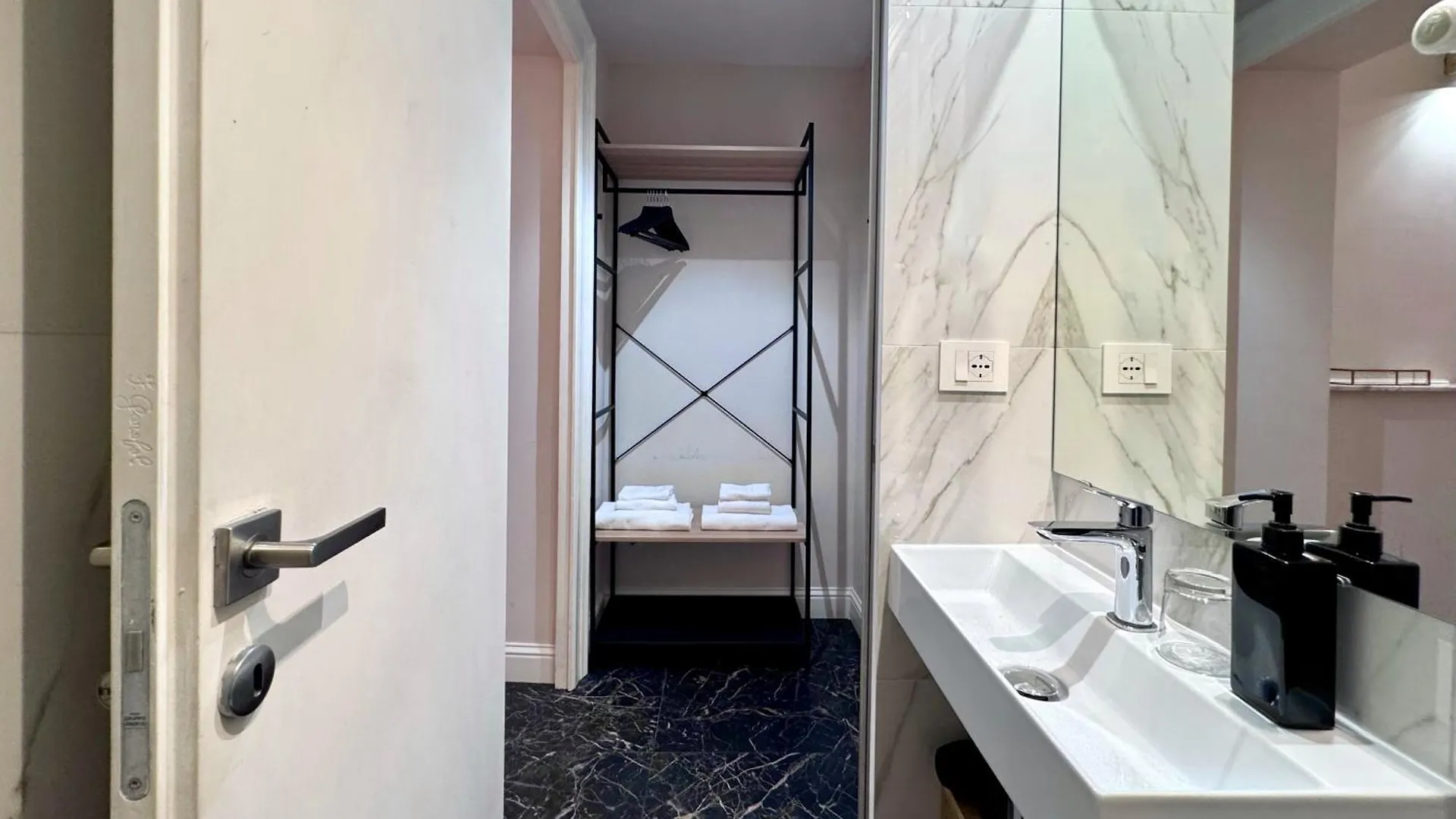 Room Roma Nazionale