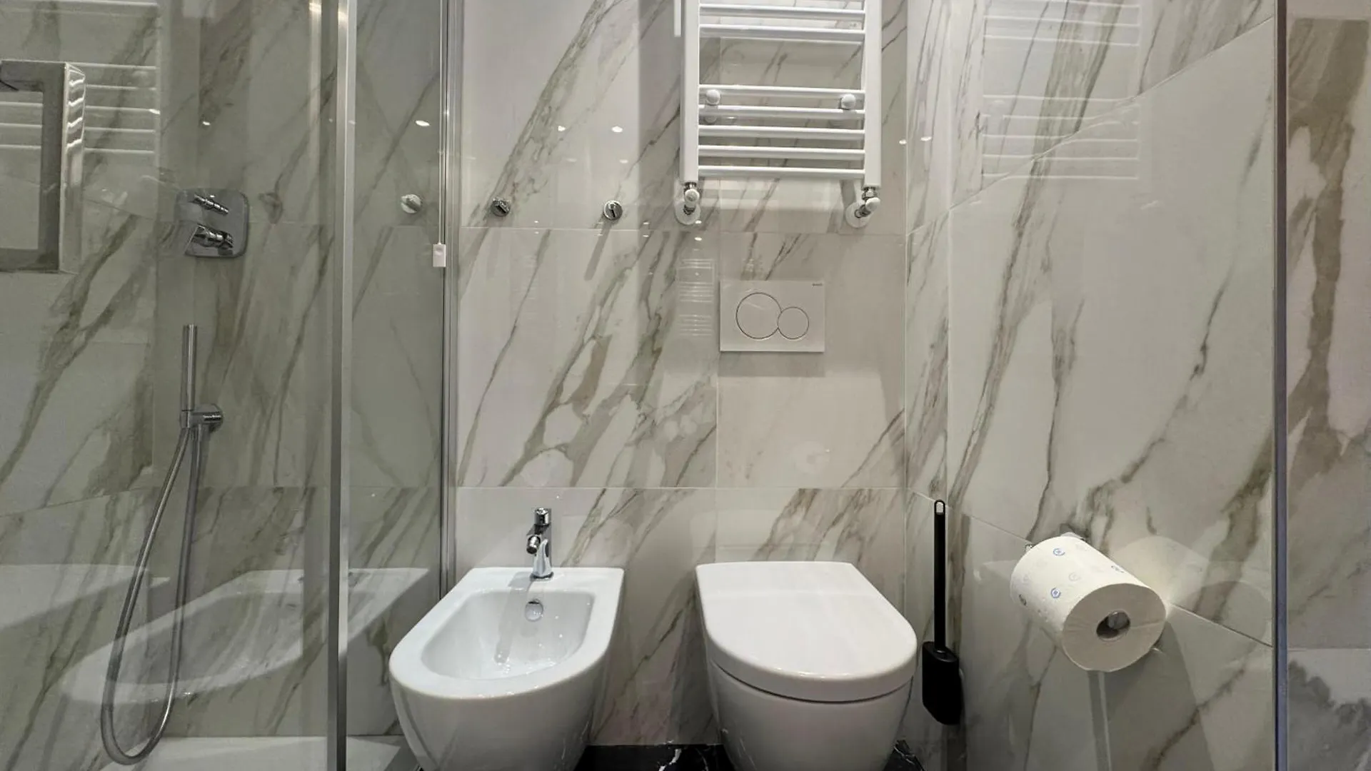 Room Roma Nazionale 0*,  Italia