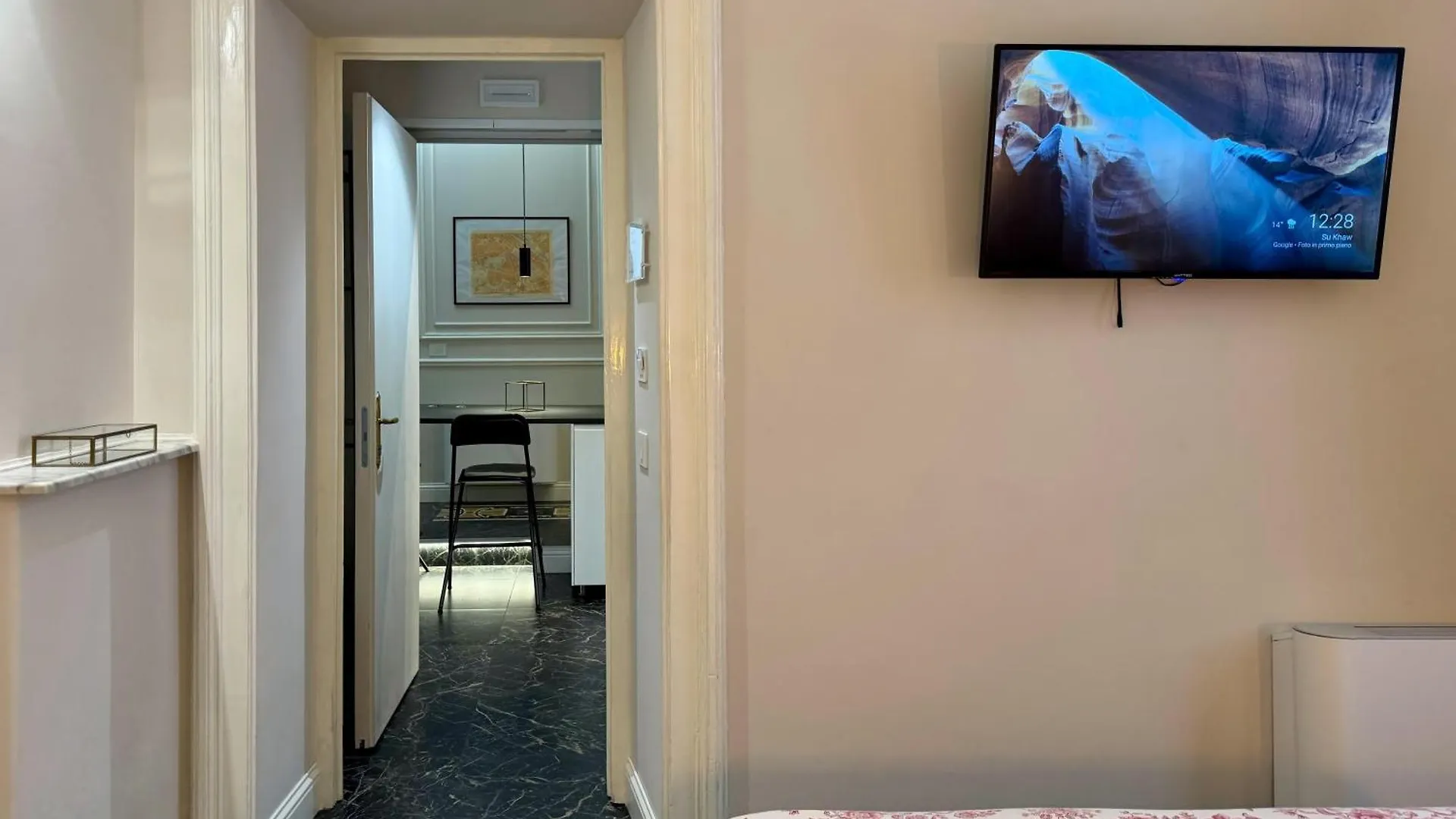 Room Roma Nazionale 0*,